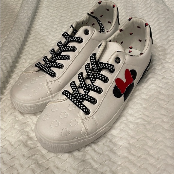 White Minnie Mouse Sneakers with Red and Black Accents not worn size 9.5 - Picture 1 of 6